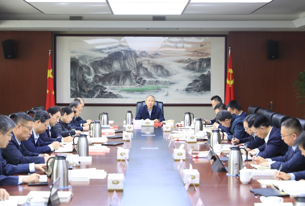 省联社党委理论学习中心组进行集体学习